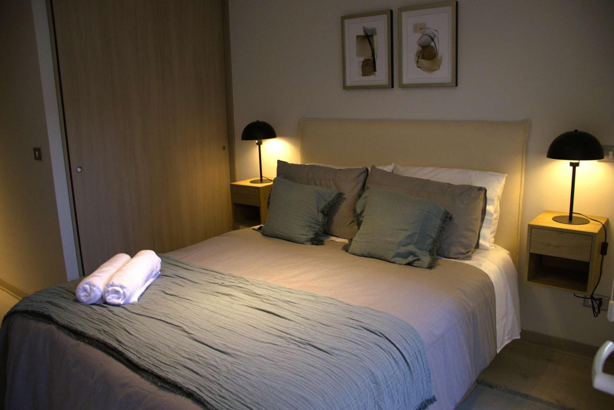 Hom I Comodo 2pax En Calle Carmen * Santiago